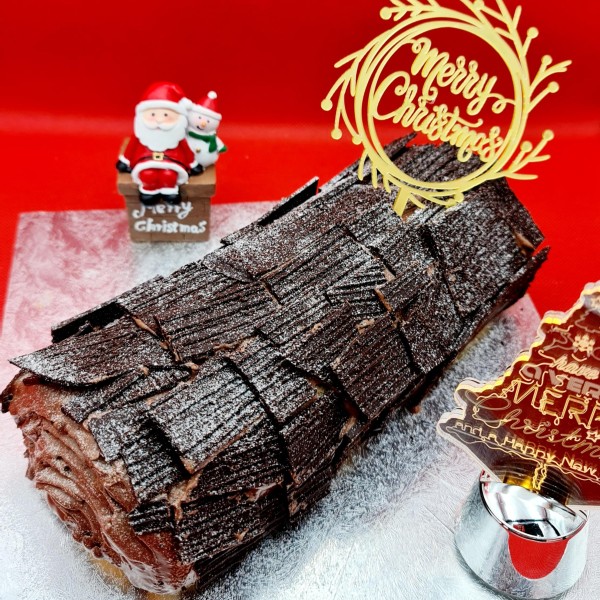 Special Christmas Chocolate Log Cake